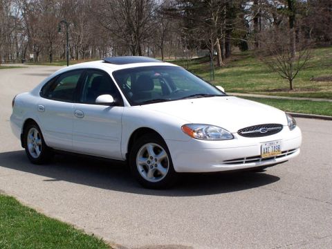 2001 Ford Taurus - White 2001 Ford Taurus sedan with a sunroof, seen from the front-right.