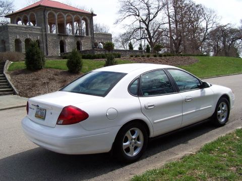 2001 Ford Taurus photo