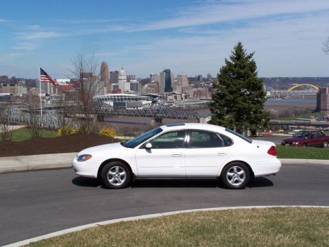 2001 Ford Taurus photo