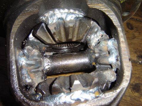 1992 Ford Bronco - This photo shows a differential with its gears heavily modified with welding.