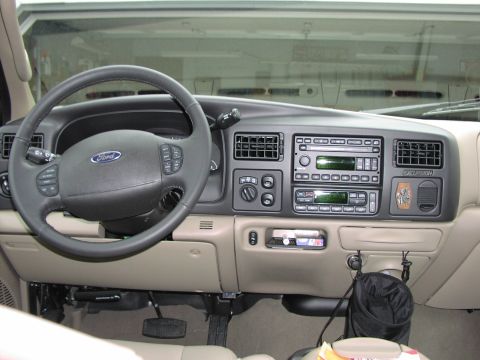 2005 Ford Excursion photo