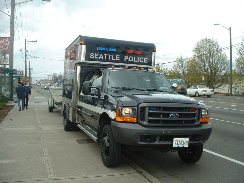One of Seattle Police's Ford 4-50 series trucks. Part of the Dive/Rescue team. Also part of the SPD Harbor Patrol.