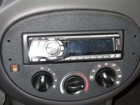 2000 Ford Escort photo