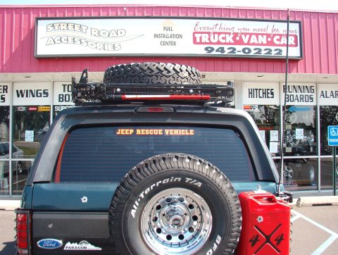 1993 Ford Bronco - This 1993 Ford Bronco is equipped with a roof rack and a spare tire, ready for adventure.