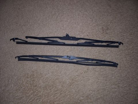 1999 Ford Taurus - old wipers, the passenger one didnt even sweep water off, the rubber was disconnecting from the wiper! the drivers one was broken! these we…