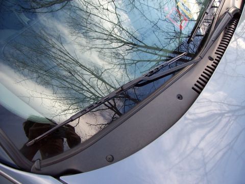1999 Ford Taurus - passenger side new... i read on TCCA that the longer wiper goes on the passenger side, nope it's too long, it's perfect for the driver's si…