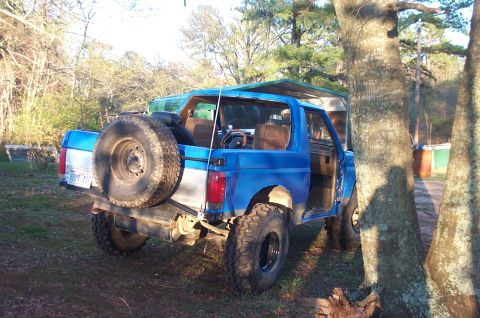 1987 Ford Bronco - This blue Ford Bronco appears to be from the early 1980s, not a 1987 model.