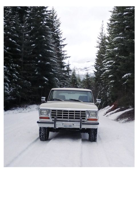 1979 Ford Bronco - Mtns in the foreground.
