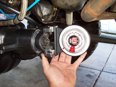 1994 Ford F-150 - Using an angle gauge to measure the differential housing on a vehicle.