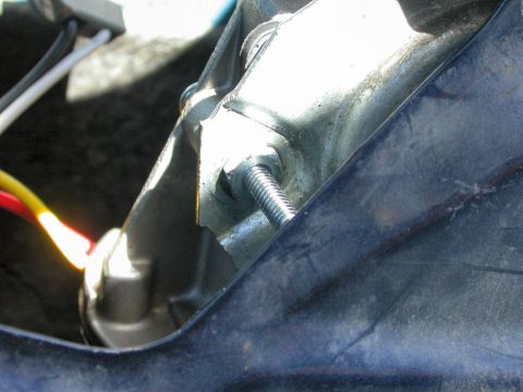 1990 Ford Bronco - here you can see how long the screws are. Not a problem but hey it works.