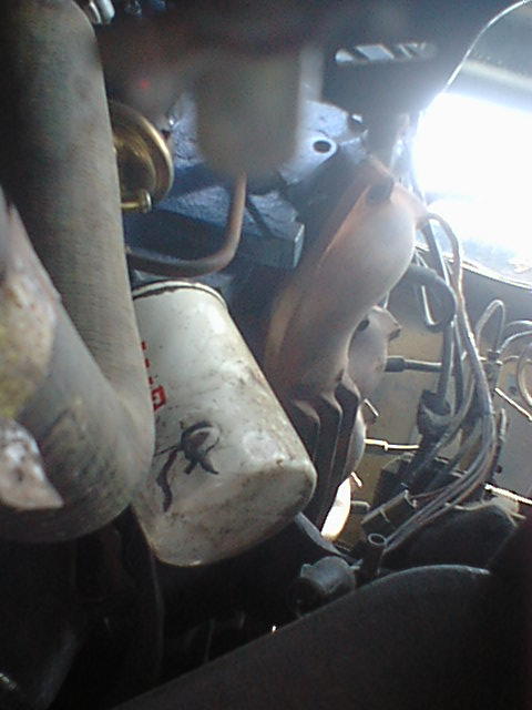 1976 Ford F-250 - Another angle on the oil filter showing plenty of room