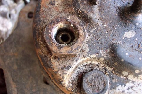 1992 Ford Bronco - The port on my Sag pump. 5/8" w/o o-ring. It turns out that almost all of the pumps are 5/8" with o-ring.