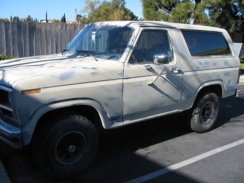 1986 Ford Bronco - This 1980s Ford Bronco is in primer, showing its body style.