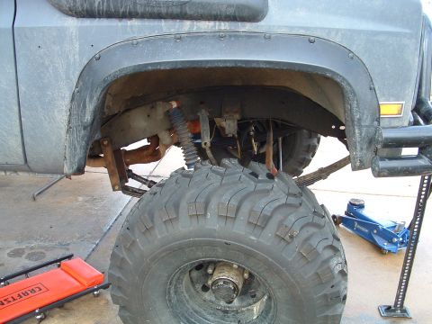1978 Chevrolet C/K Pickup - Test the Droop... Shocks limiting flex and anymore and the driveshaft will seperate!!!