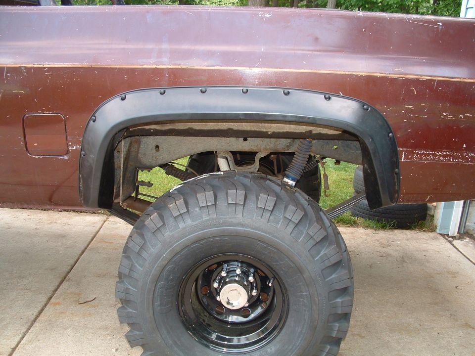 Moved rear wheel well 4" forward with the cutout