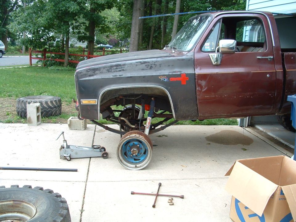 Still wont fit... not even on rims in the front... one thing left to try...