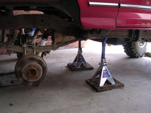 1995 Ford Bronco - Jackstands wouldnt quite reach