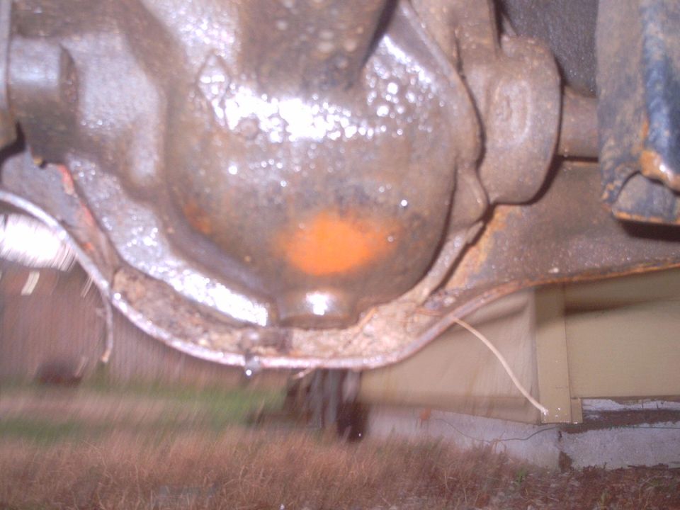 Rear axle differential with orange marking