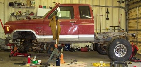 1986 Ford Ranger - test fit on stock GM front springs, simulated height if the same size tire were mounted up front - need at least 4" spring to level the tru…