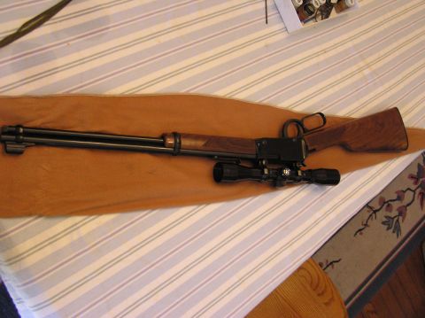2000 Chevrolet Tahoe - A rifle with a scope is laid out on a patterned cloth.