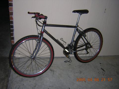 1986 Chevrolet Blazer - A bicycle is shown leaning against a wall, with a timestamp in the corner indicating it was photographed in 2005.