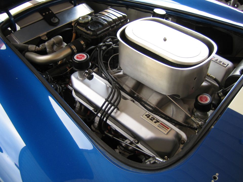 Engine bay with 427 Cobra valve covers