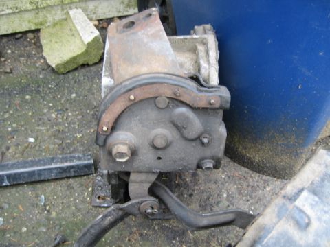 1976 Ford F-150 - Here is the stock 203 linkage, ugle compared to the new 3 stick :)