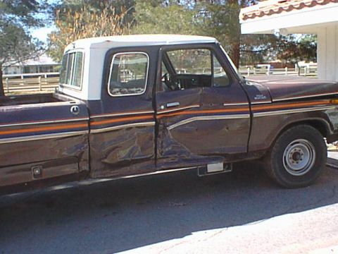 1976 Ford F-250 - Another damage shot of the parts truck, The bed took a good blow as well as the cab. No rust but a lot of fixing!