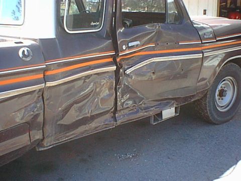 1976 Ford F-250 - Another damage shot of the parts truck, The bed took a good blow as well as the cab. No rust but a lot of fixing!