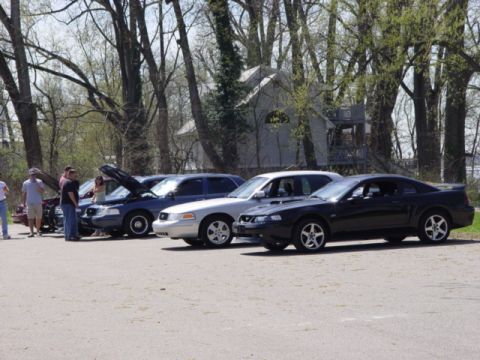 1998 Ford Crown Victoria - The following pics were taken by others in attendance.