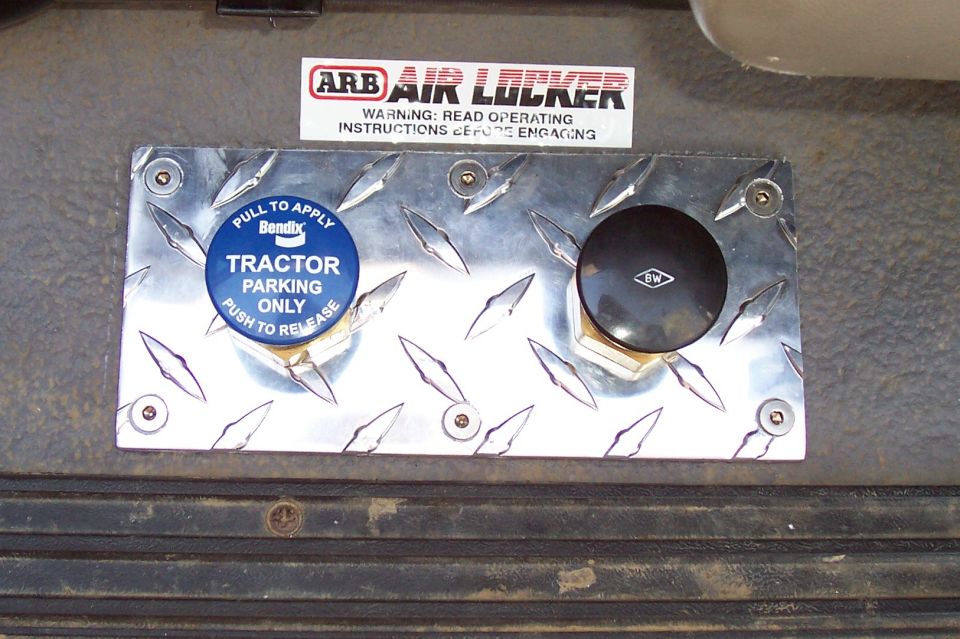 Diamond plate panel with blue Bendix tractor parking air valve knob and ARB Air Locker decal