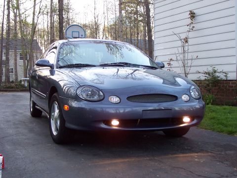 1999 Ford Taurus - This 1999 Ford Taurus is shown from the front, with its fog lights illuminated.