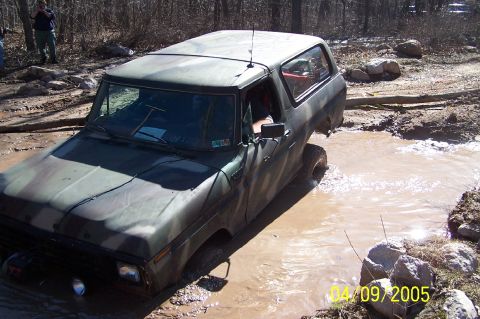1979 Ford Bronco - Backing out, not stuck yet