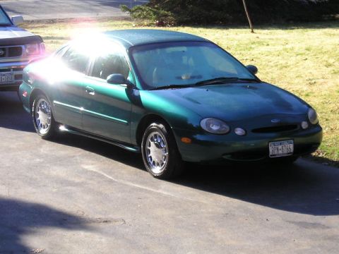 1996 Ford Taurus photo