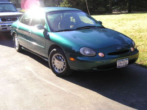 1996 Ford Taurus photo