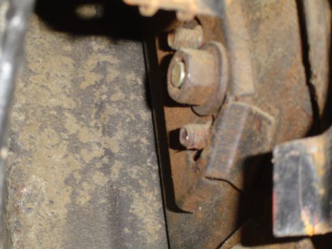1979 Ford Bronco - A close-up view of a rusty metal bracket with bolts, a Supermotors.net watermark at the bottom right.