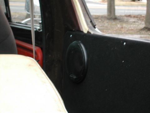 1979 Ford Bronco - the mounting of the speaker on the new panels