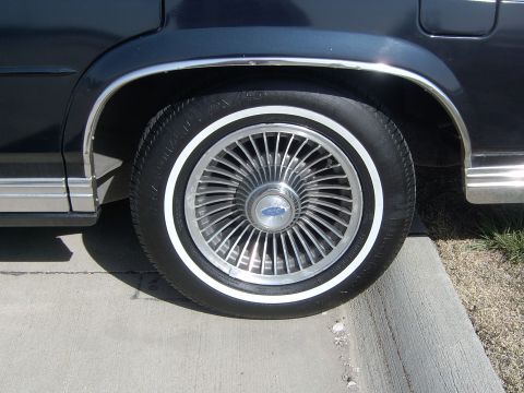 1990 Ford Crown Victoria photo