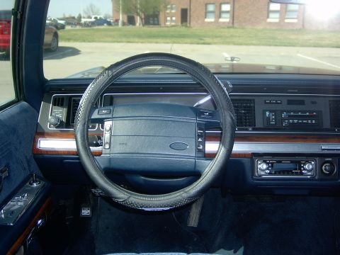 1990 Ford Crown Victoria photo