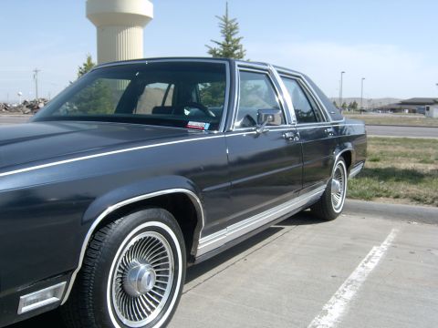 1990 Ford Crown Victoria photo