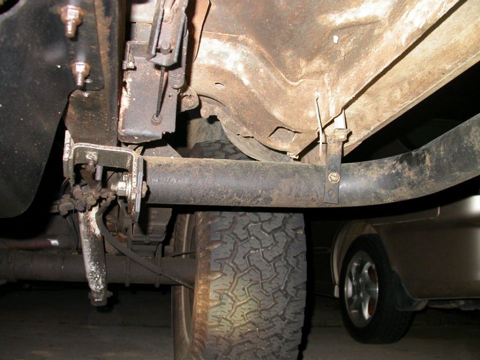 Rear nerf bar mounting, both mounts