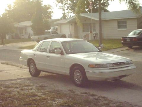 1997 Ford Crown Victoria photo