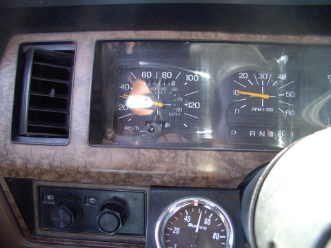 1986 Ford Bronco - Can you make out the odometer ? That's right 400,015 kms or 250,000 miles and still going stronger than ever !