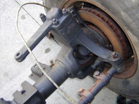 1995 Ford Bronco - brake/kingpin view
