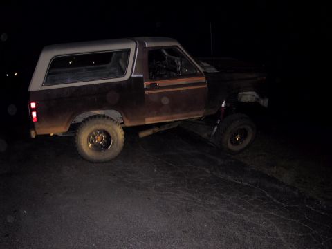 1983 Ford Bronco - sas complete, just need to fix brake issue and exhaust!!!!! Not complete flex but the posts was about to go over.