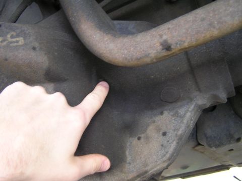 2000 Ford Excursion - Close-up view of a vehicle's differential housing, with a finger indicating a specific point.