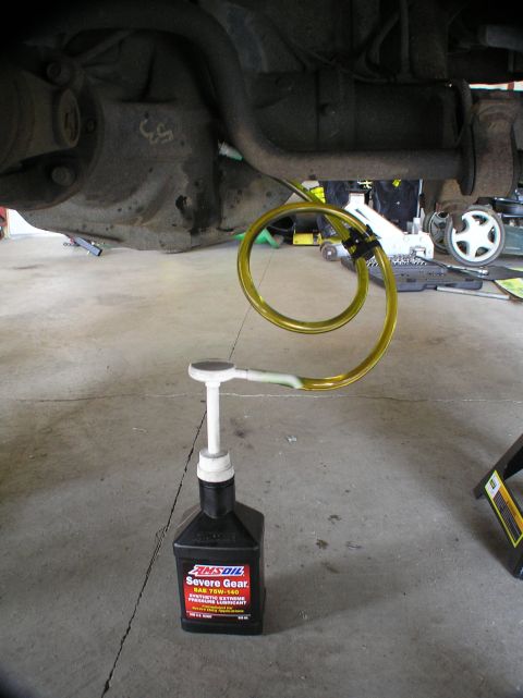 2000 Ford Excursion - Pumping AMSOIL Severe Gear fluid into a vehicle's rear differential.