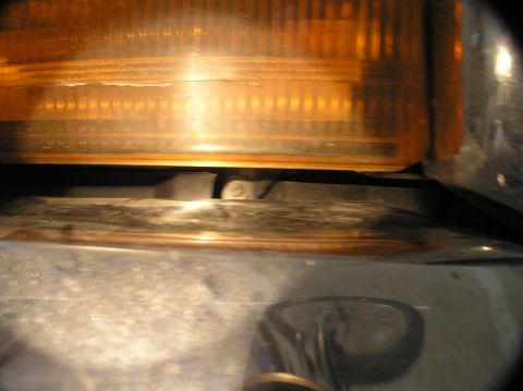 2000 Ford Excursion - Replacing the parking light bulb in an Excursion or SuperDuty can be confusing if you don't know what you're looking for. Simply unscrew th…