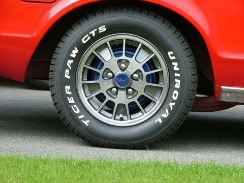 1976 Ford Granada - Powder coated and diamond cut original alloys.