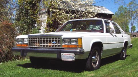 1985 Ford Crown Victoria LTD - White 1985 Ford Crown Victoria LTD with a two-tone paint scheme sits on a grassy lawn.